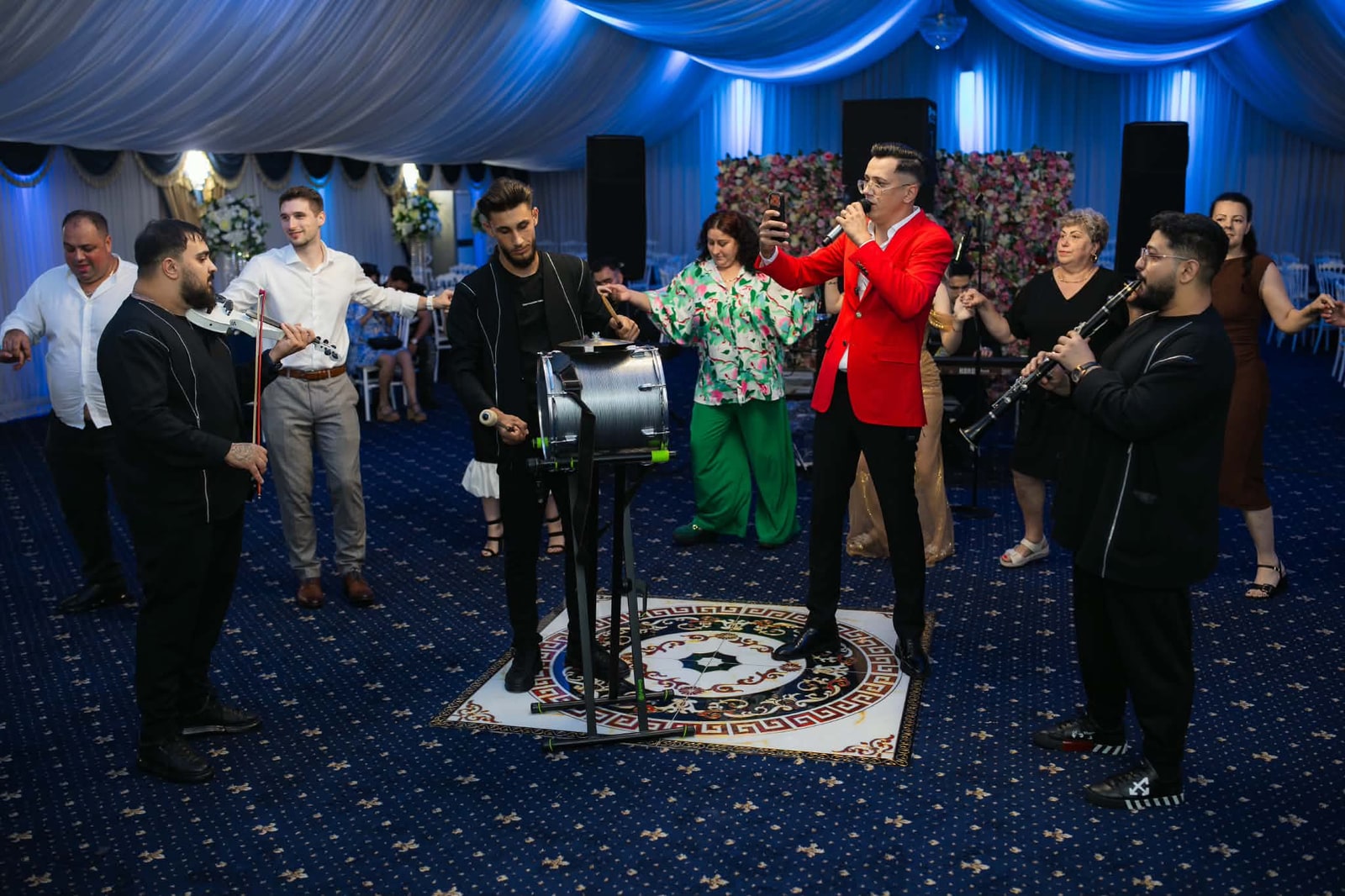 Tase de la Tulcea cântând alături de formație și invitați